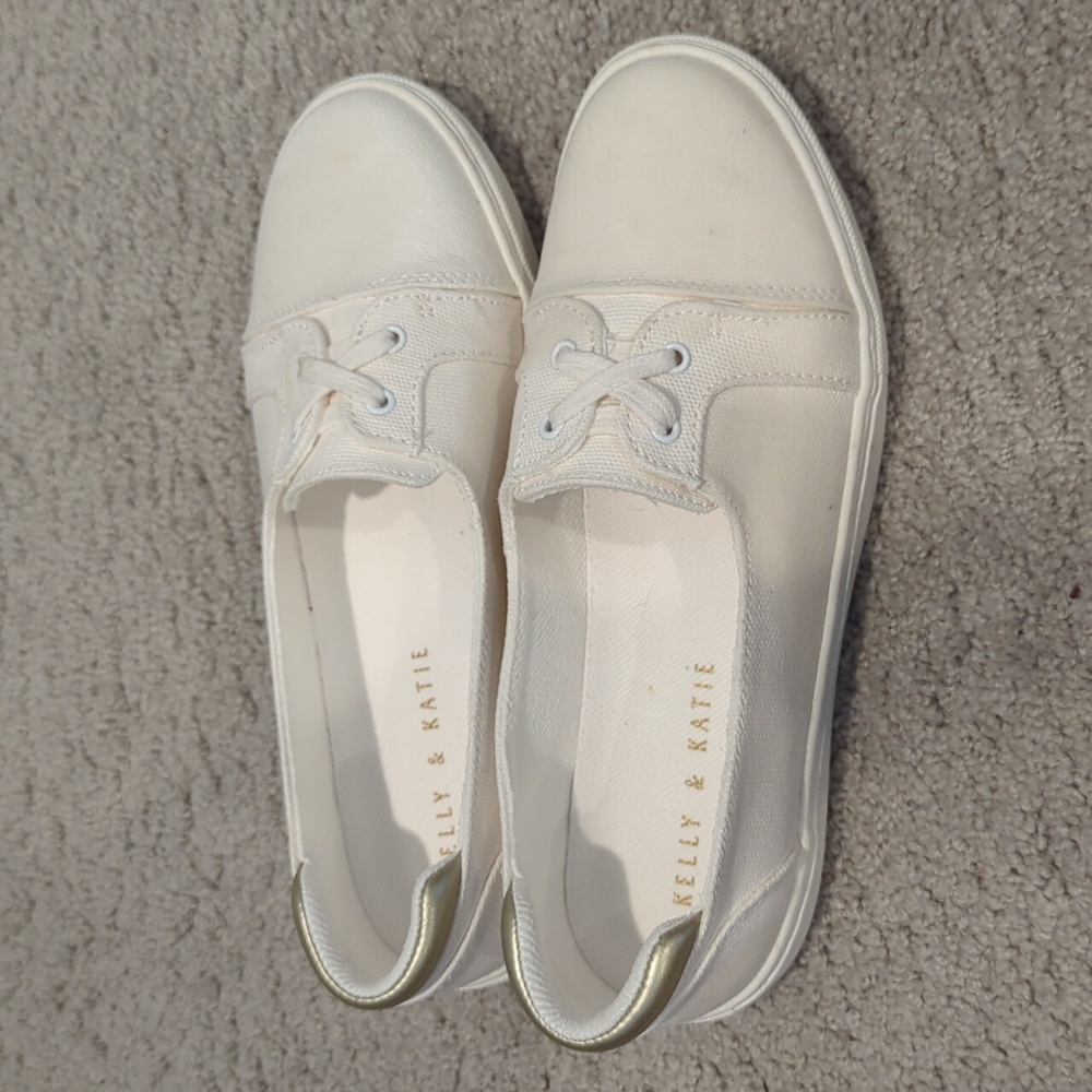 WORN ONCE Kelly & Katie slip on sneaker